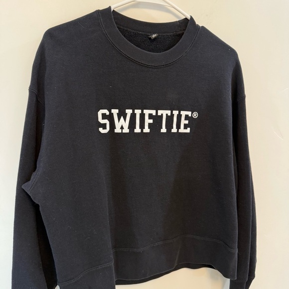 UNIQLO Swiftie Black Sweatshirt - Picture 2 of 4